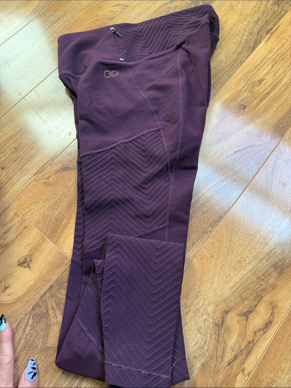 Carrie Underwood athletic Leggings in Deep Plum - Brand Unknown